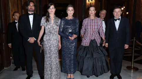 Carolina de Mónaco, Carole Bouquet y sus looks de concierto con Carlota Casiraghi 