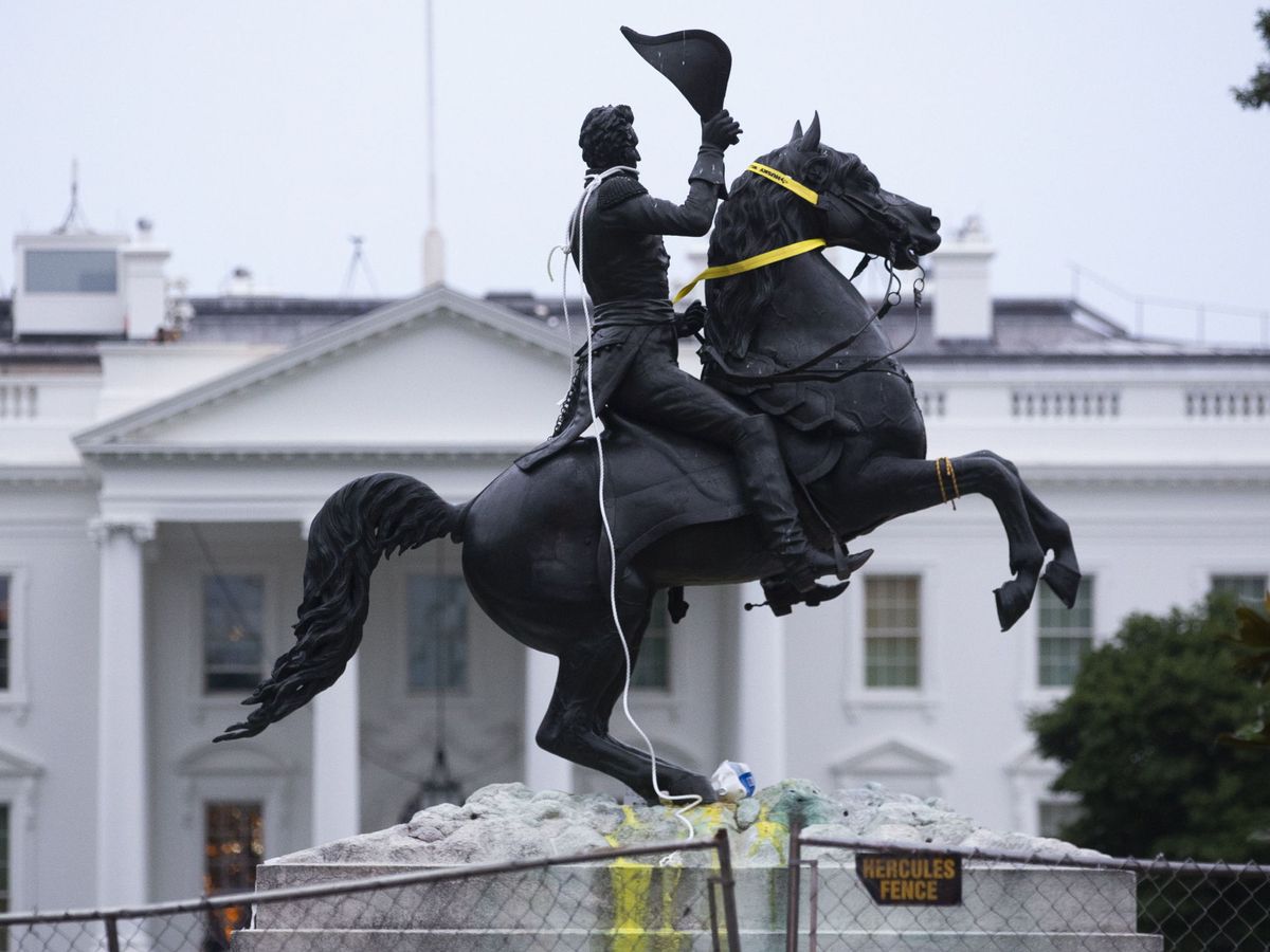 Foto: La estatua de Andrew Jackson tras las protestas (EFE)