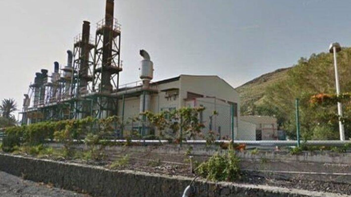 La Gomera recupera poco a poco el suministro eléctrico tras el incendio en una central térmica