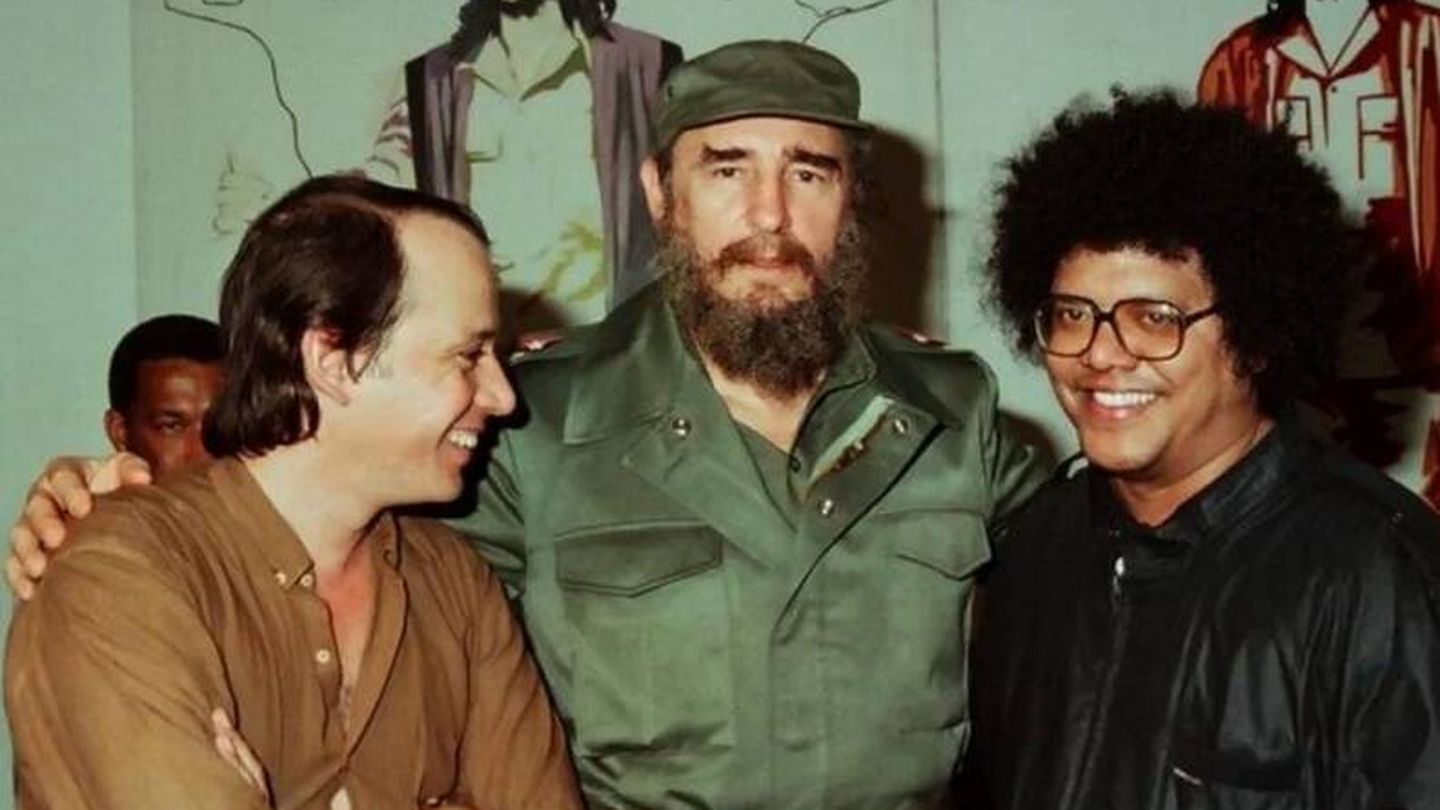 Pablo Milanés (derecha) junto a Fidel Castro y Silvio Rodríguez en los años 70. Aquella amistad se rompió tiempo después.