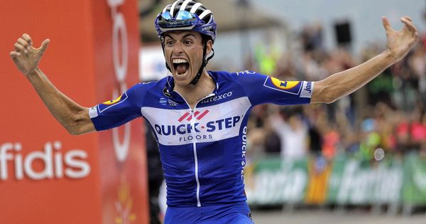 Foto: Enric Mas celebra su triunfo en la etapa reina de la Vuelta a España: la Coll de la Gallina. (Efe)