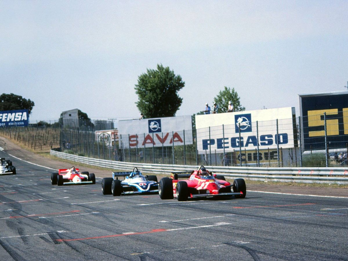 Foto: Los monoplazas de F1 sobre el circuito del Jarama en 1981. (Cedida)