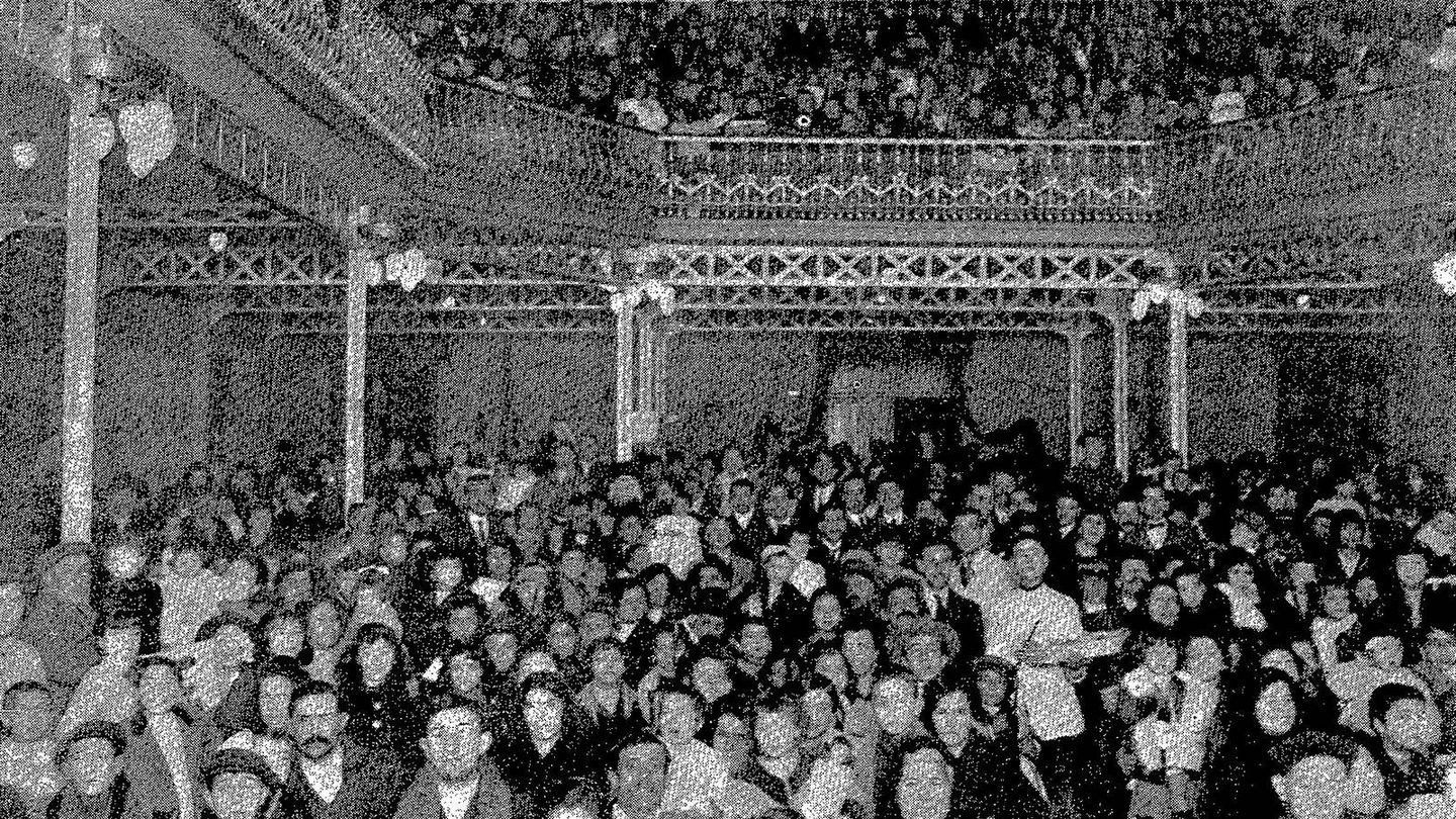 Una imagen del público del Salón Doré en el Día de Reyes de 1916. (Filmoteca)