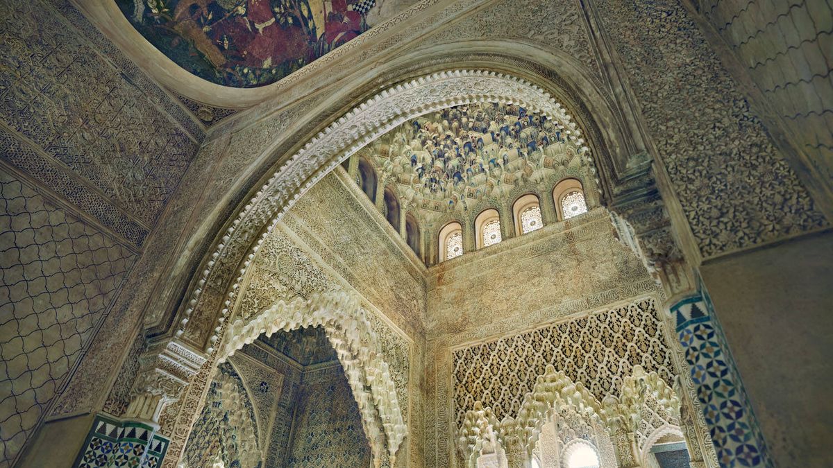 "Contemplar y escuchar la Alhambra": la nueva exposición de Fernando Manso en Marrakech