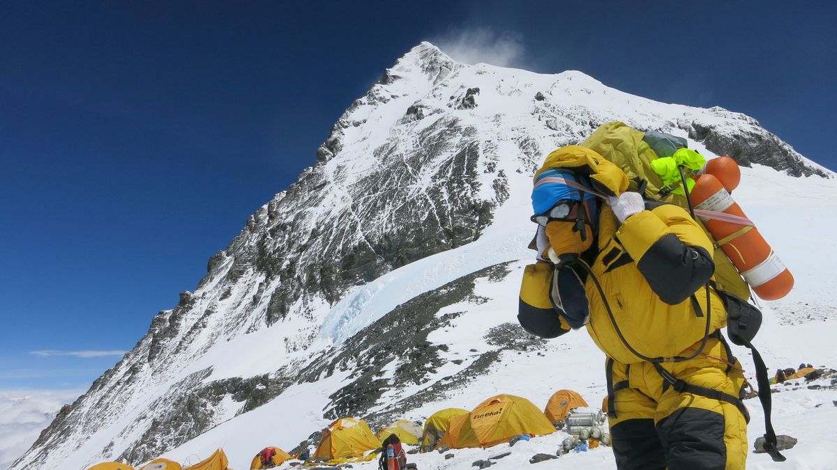 Récord en el Everest: 365 montañeros van a por la cima (pagando 10.250 euros) en 2017