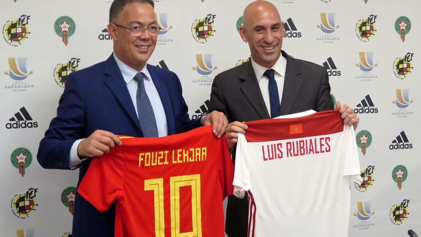 Luis Rubiales y su homólogo marroquí, durante la presentación de la Supercopa de España en Marruecos. (EFE)