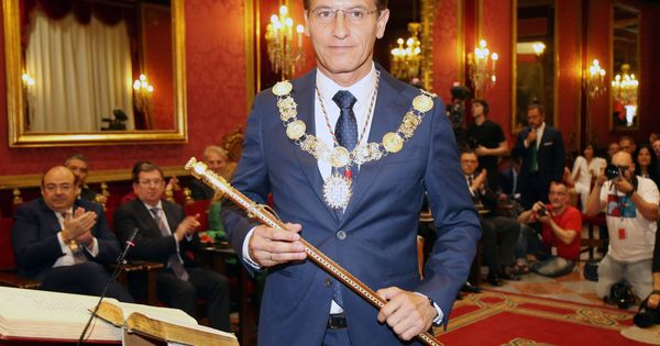 Foto: Luis Salvador, nuevo alcalde de Granada (EFE).