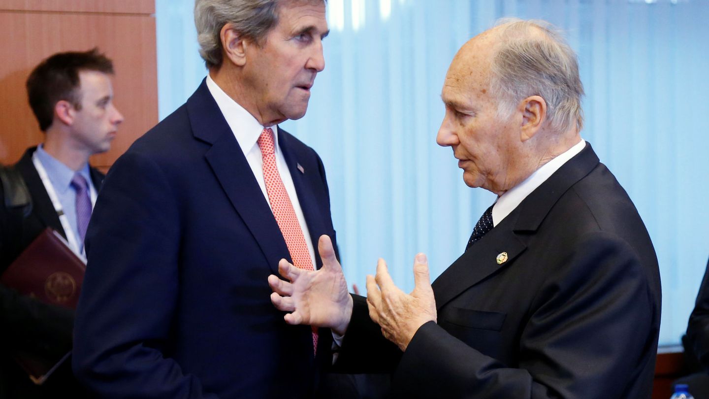 El secretario de Estado americano John Kerry, con el Agha Khan en una imagen de archivo. (Reuters)