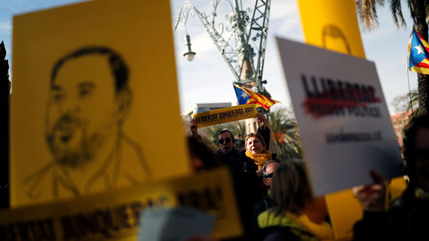 Manifestantes independentistas, el pasado 13 de enero en Barcelona. (Reuters)