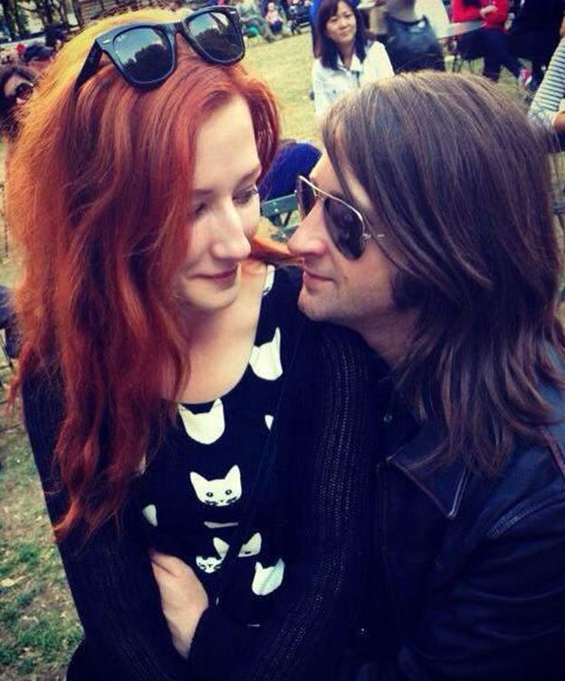 Foto: Nick Alexander con su novia, Polina Buckley. (Facebook)