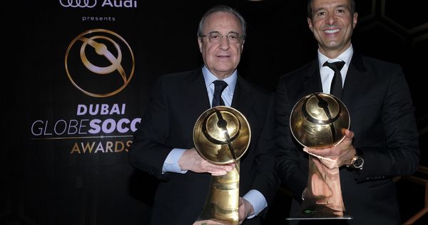 Foto: Florentino Pérez y Jorge Mendes, en los Globe Soccer Awards. (EFE)