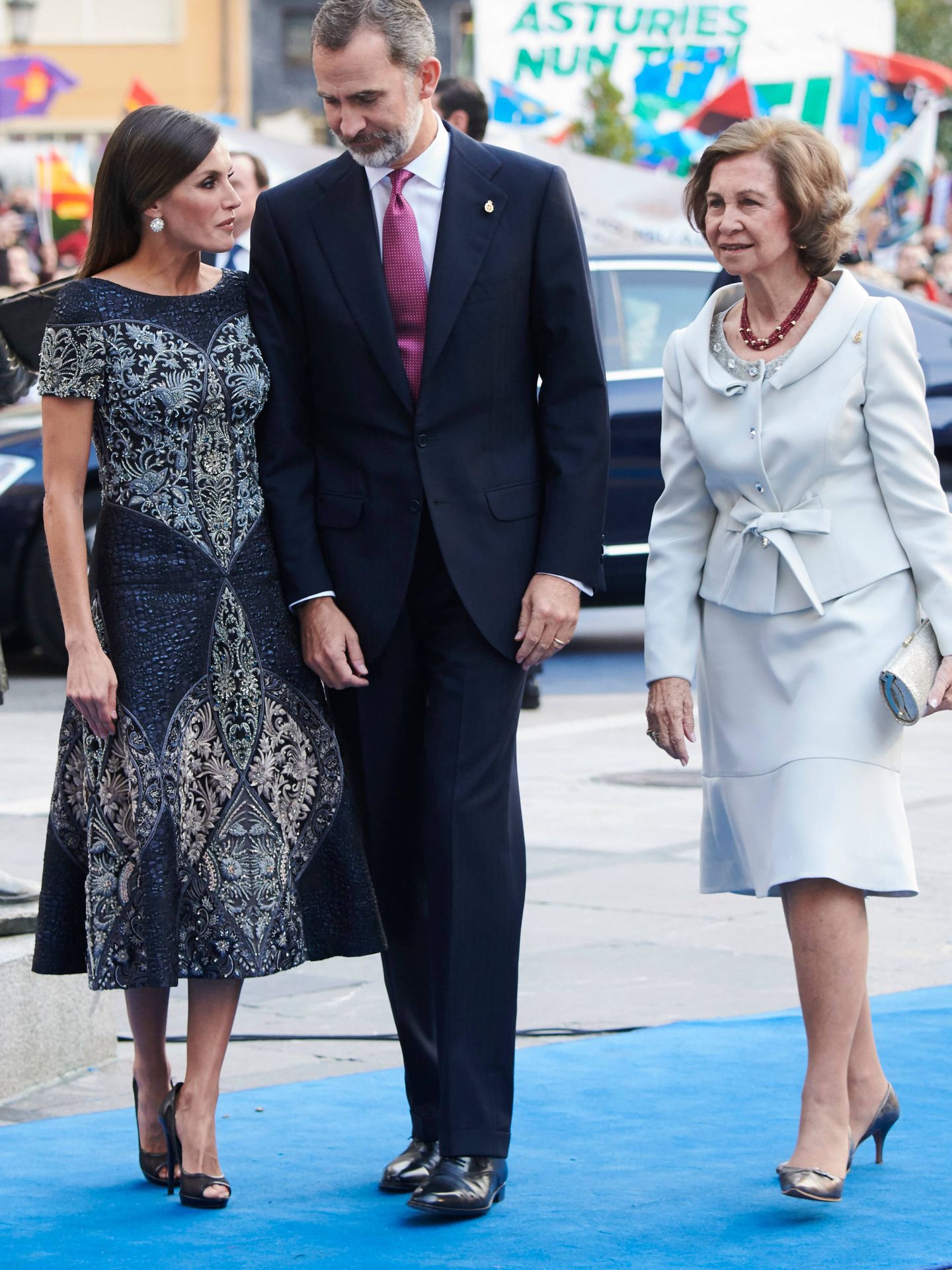 Los reyes Felipe y Letizia, con la Reina emérita. (Limited Pictures)