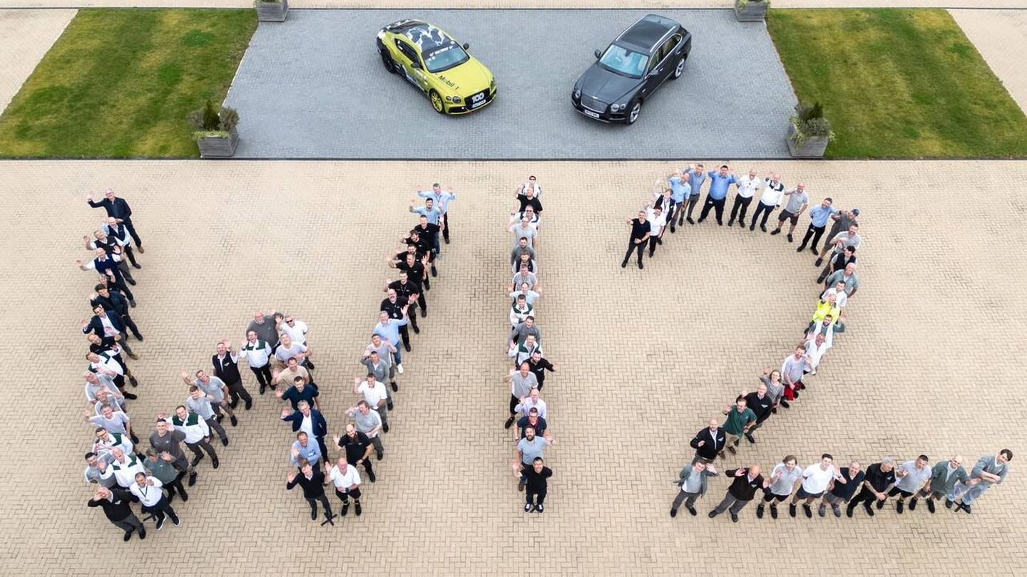 Los trabajadores de Bentley han celebrado el último W12 en un acto conmemorativo.