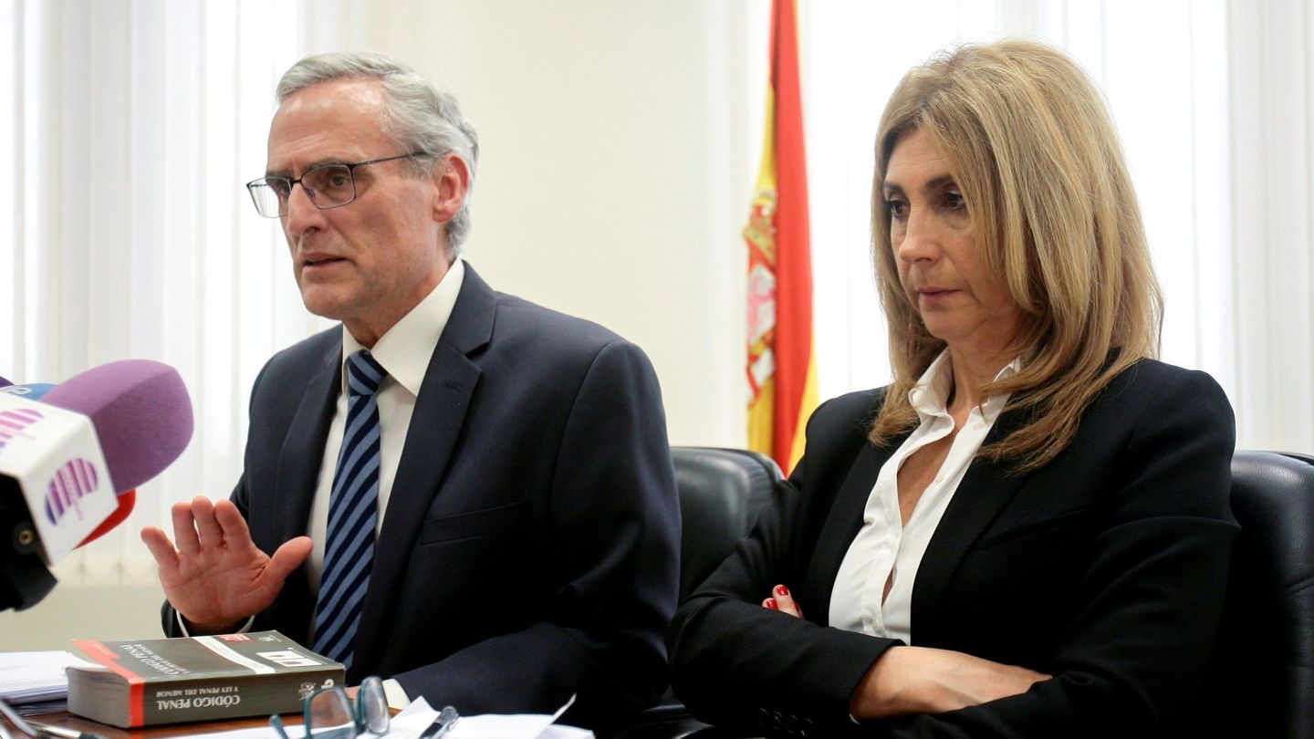 El fiscal jefe de Castilla-La Mancha, José Martínez, y la fiscal jefe de Guadalajara, Rocío Rojo. (EFE)