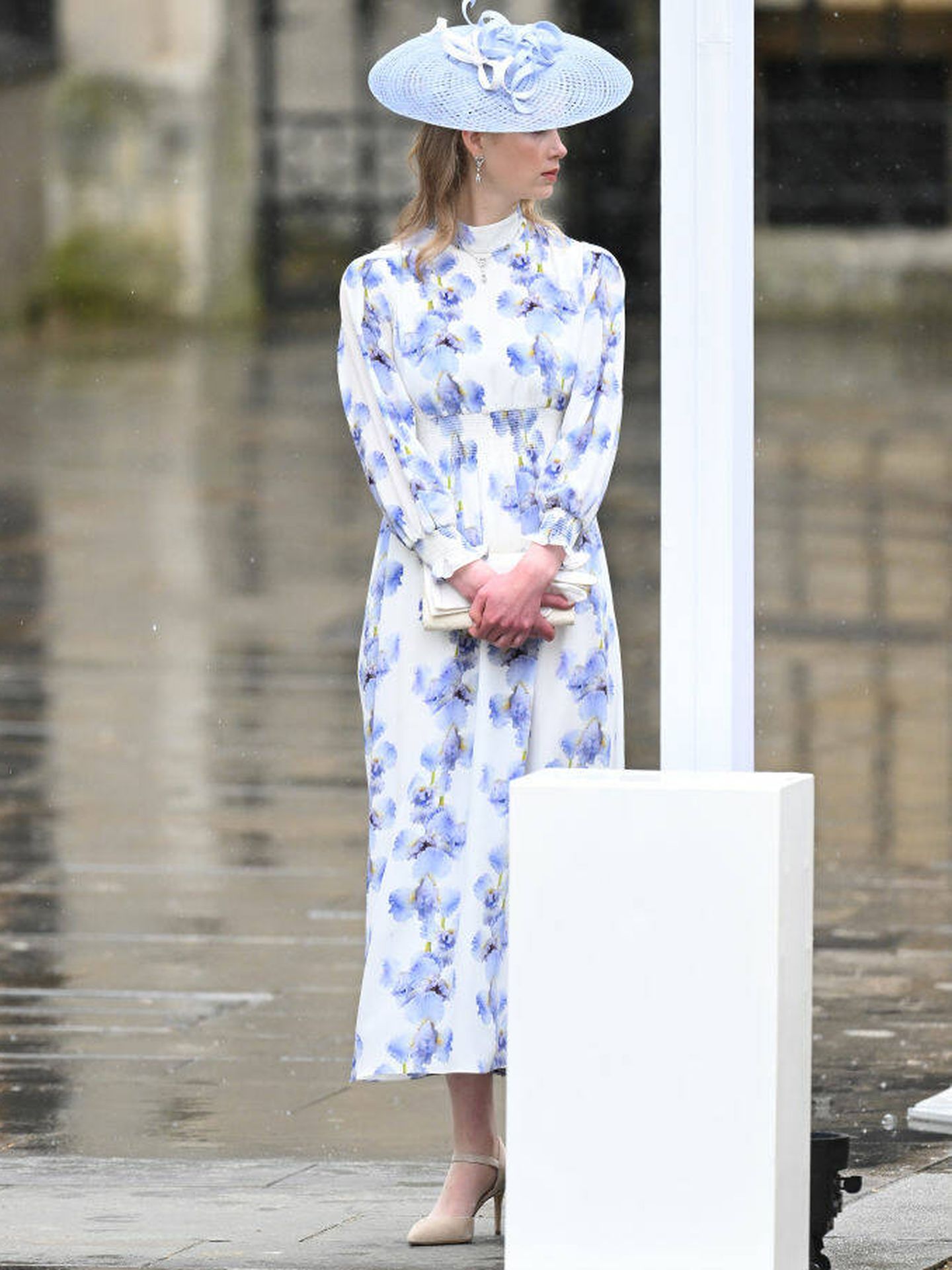 Lady Louise Windsor es fotografiada a la entrada de la abadía de Westminster. (Getty Images)