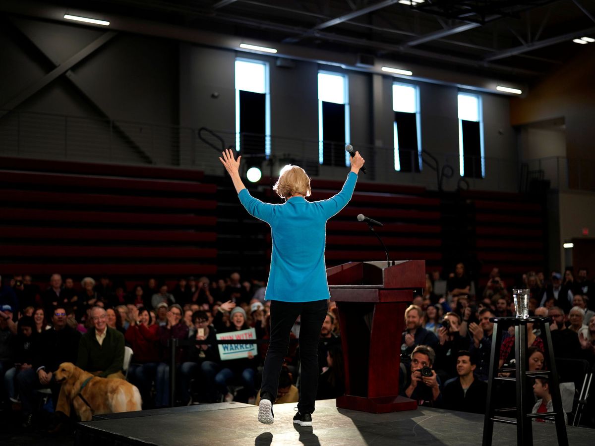 Foto: Elizabeth Warren en un mitin en Iowa. (Reuters)