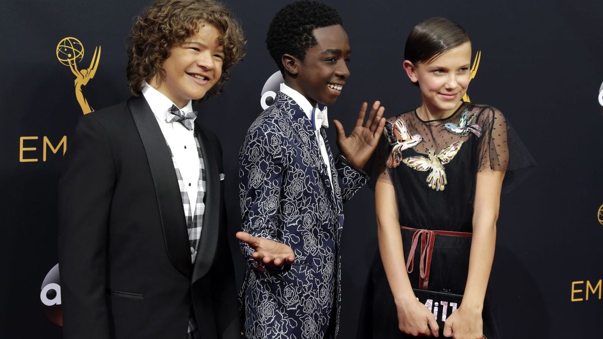 Los chicos de 'Stranger Things' bailan sobre el escenario de los Premios Emmy