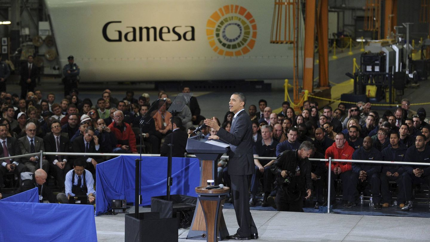 El expresidente de los Estados Unidos, Barack Obama, visita una planta de Gamesa en Pensilvania, el 6 de abril de 2011. (EFE/Michael Reynolds)