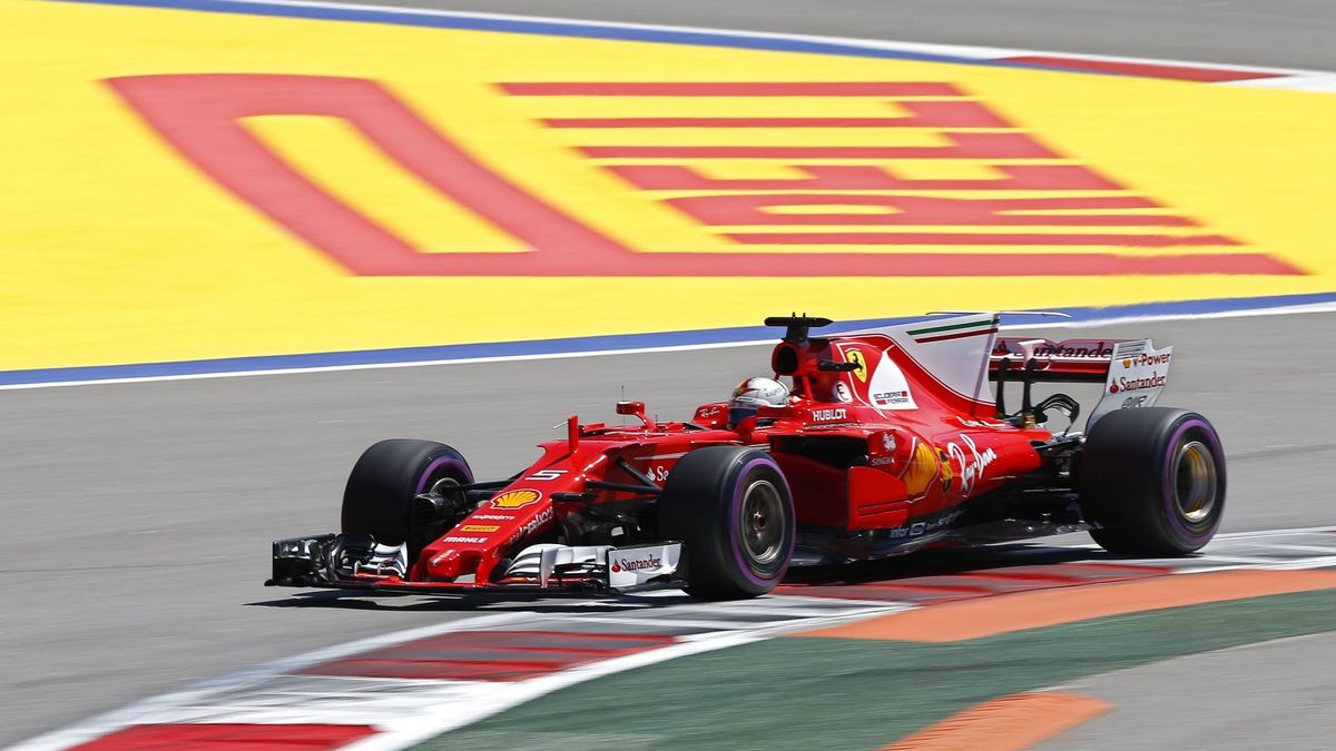Ferrari le da un susto a Mercedes y Honda no levanta cabeza, pero Alonso tantea la Q3