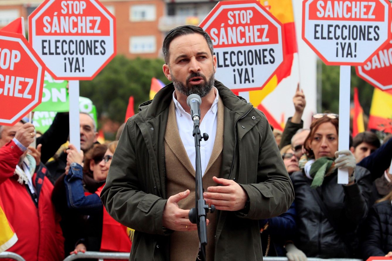 El líder de Vox, Santiago Abascal, durante su intervención tras la manifestación de Colón. (EFE)