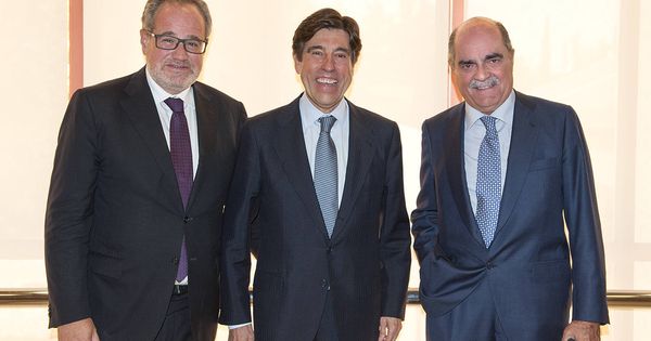 Foto: Demetrio Carceller, Manuel Manrique y José Moreno Carretero, tras la junta general