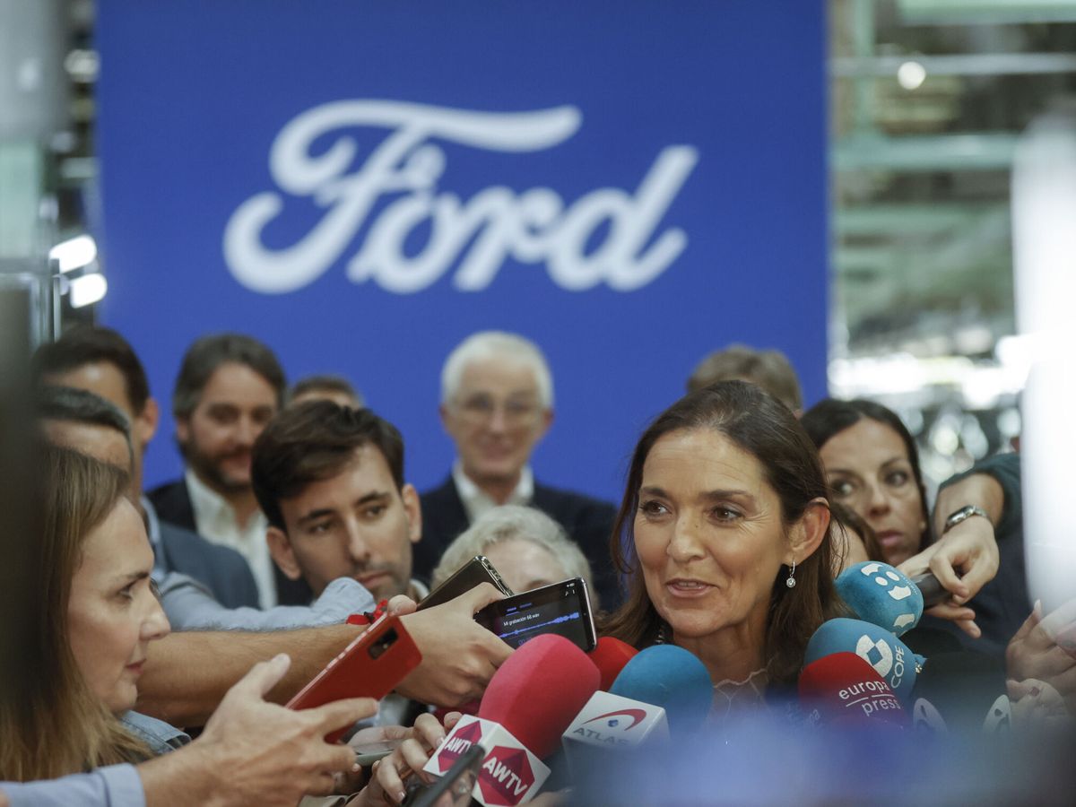 Foto: Reyes Maroto, en una visita a la fábrica de Ford en Almussafes. (EFE/Kai Forsterling)