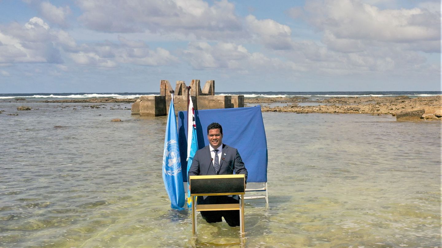 El ministro de exteriores de Tuvalu lanzando un SOS al mundo (Gov. of Tuvalu)