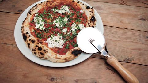 Por qué deberías pedir la pizza sin cortar (y el truco definitivo para recalentarla) 