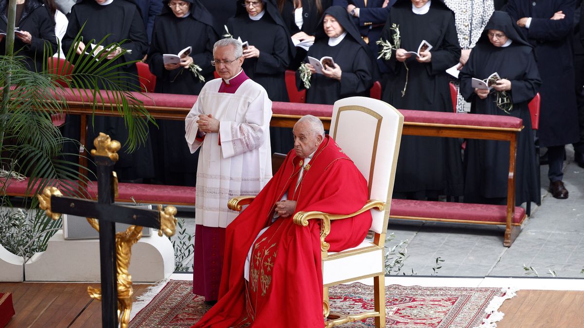 Alerta en el Vaticano: el papa Francisco no lee en la tradicional misa del Domingo de Ramos