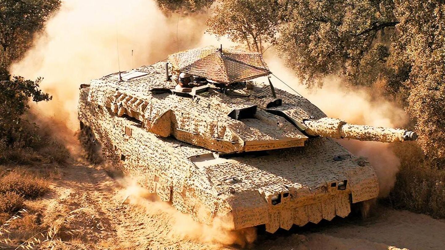 Carro Leopard 2A6 con camuflaje Barracuda. (SAAB)
