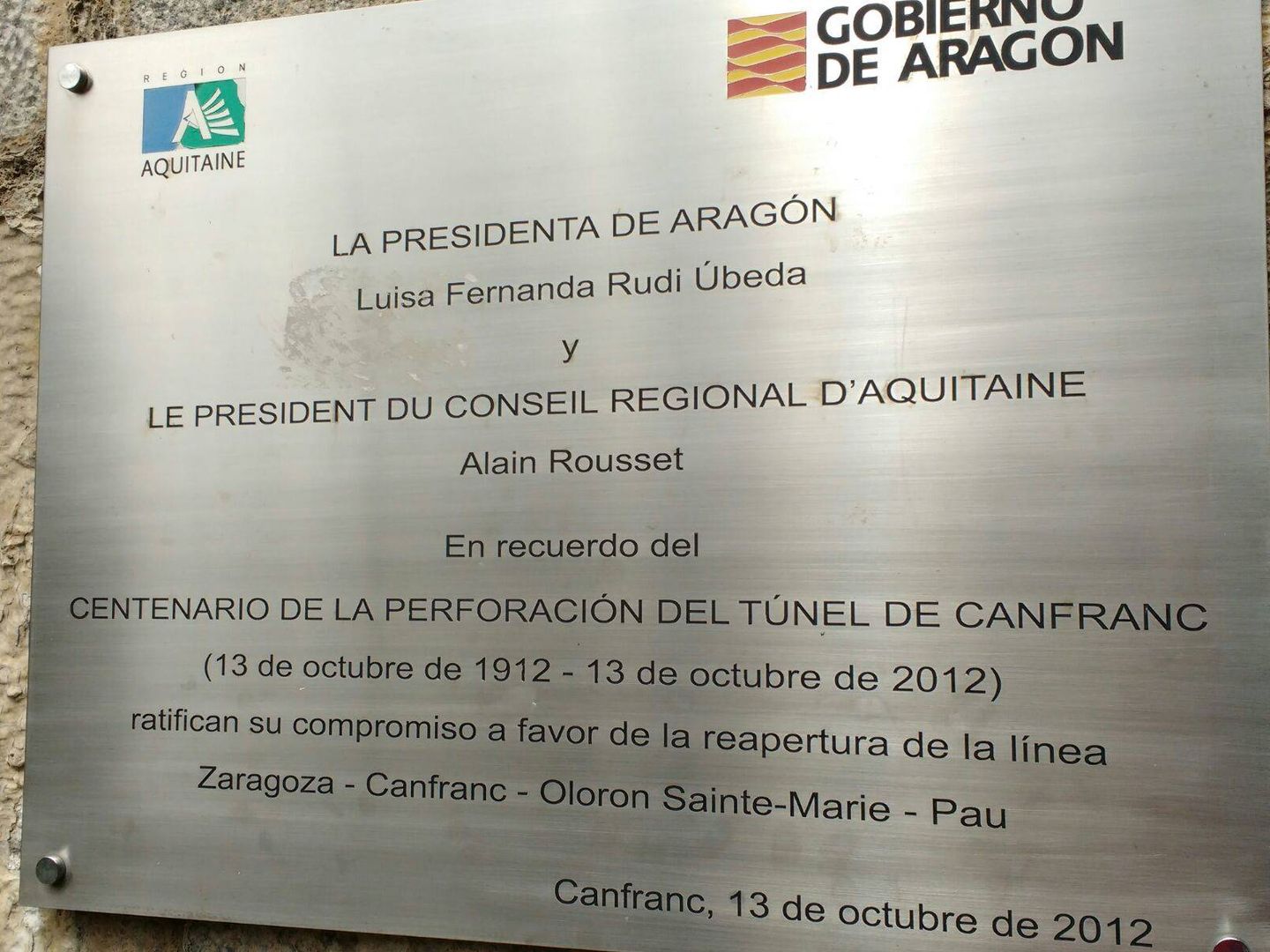 Compromiso del Gobierno de Aragón y el de Nueva Aquitania de reabrir el paso de Canfranc. (Raúl Babí)