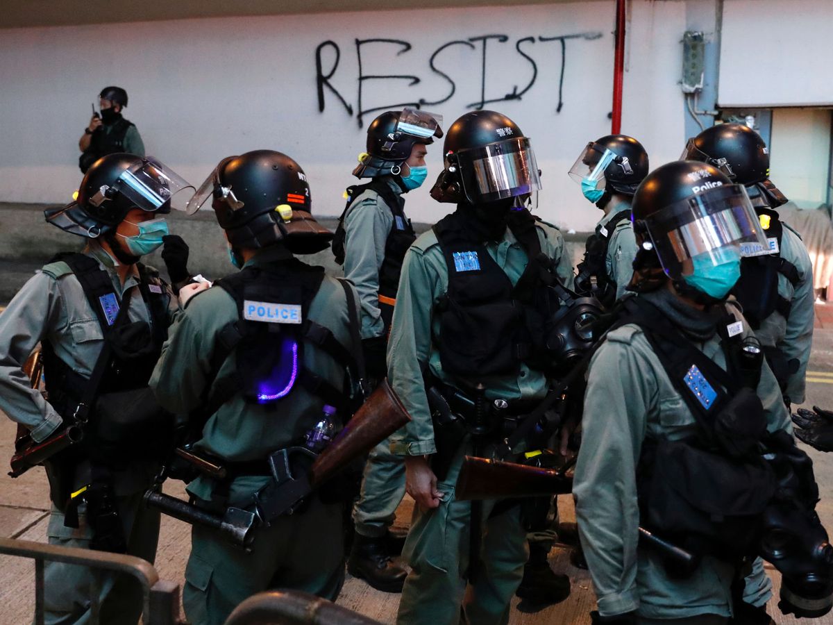 Foto: La palabra 'Resiste' escrita en un muro de Hong Kong. REUTERS