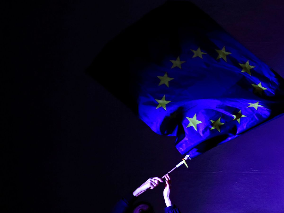 Foto: Bandera europea, durante una manifestación pro-UE en Londres. (Reuters)