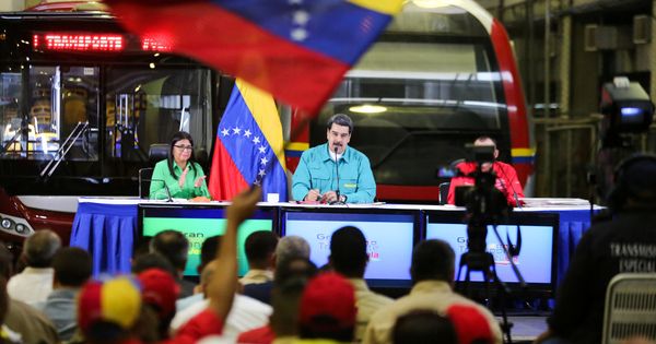 Foto: El presidente Nicolás Maduro habla durante un encuentro con representantes del sector del transporte en Caracas, el 5 de febrero de 2019. (Reuters)