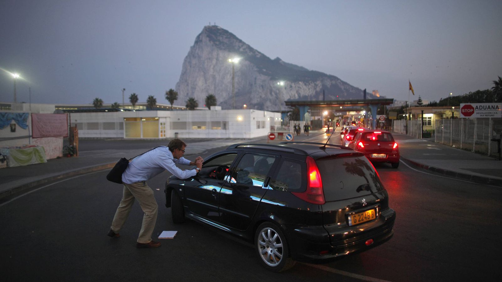 Foto: Fila de entrada en Gibraltar. (EFE)