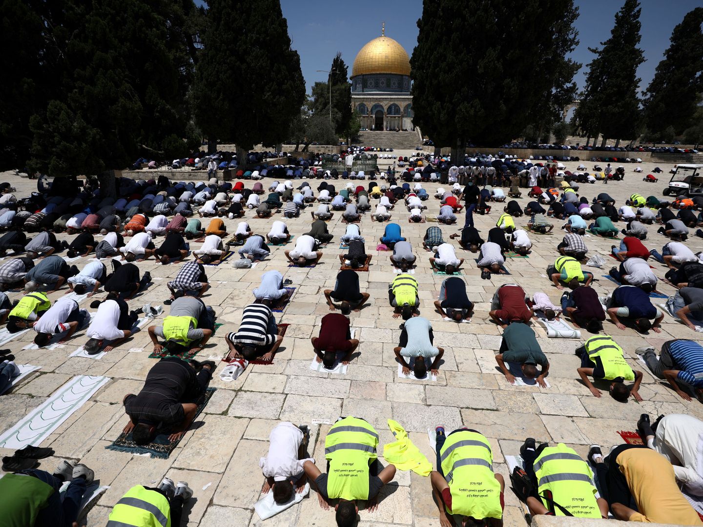 Rezos en la mezquita de Al Aqsa. (Reuters)