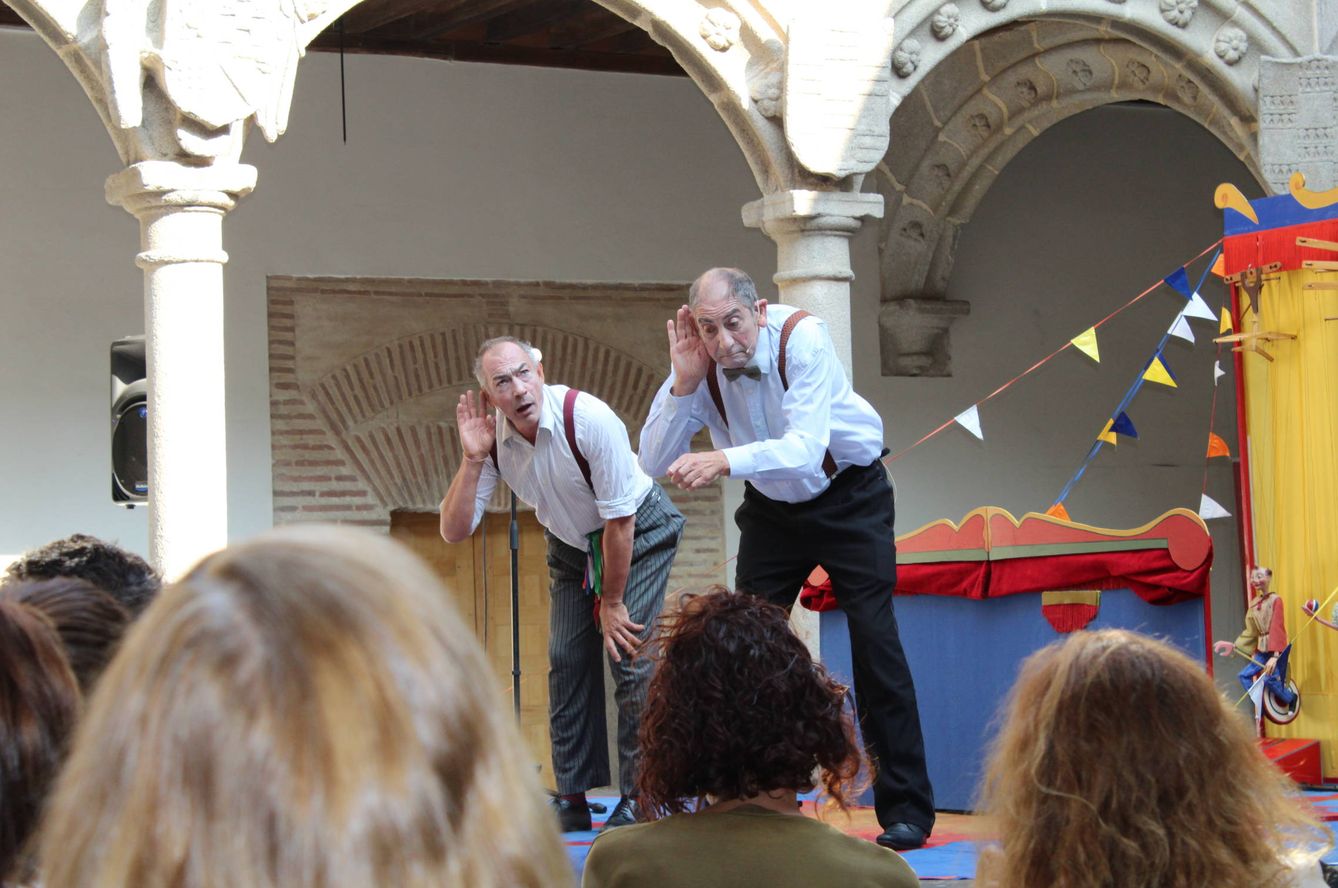 Marionetistas en el Festival Internacional de circo de Castilla y León. (L.N)