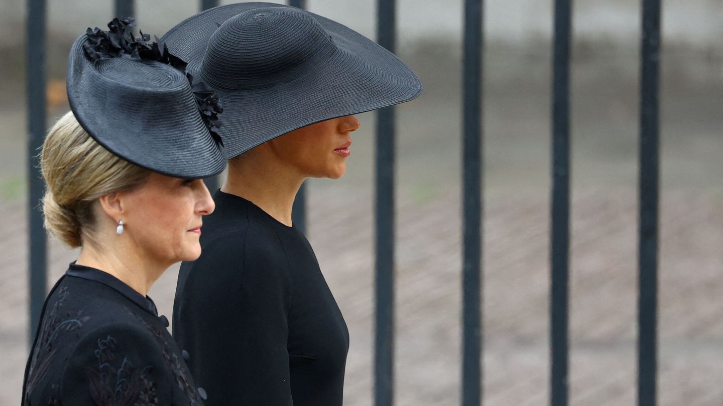 Sophie y Meghan Markle, en el funeral de Isabel II. (Reuters)