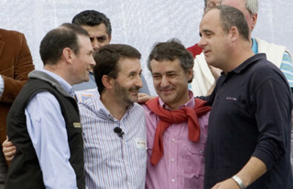 Foto: Imaz visita a empresarios y políticos para ‘venderles’ a Urkullu como líder del PNV