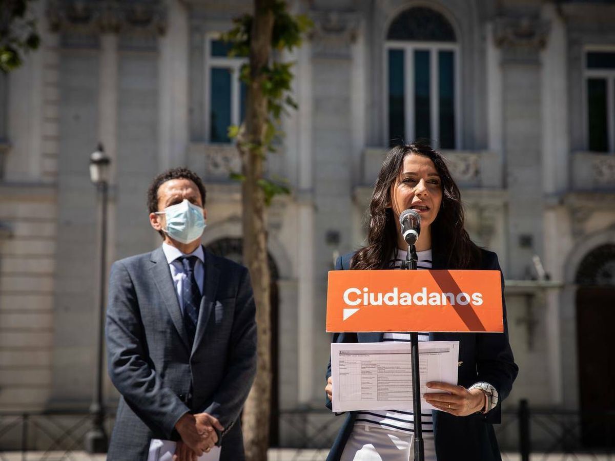 Foto: Inés Arrimadas y Edmundo Bal, en la presentación de su recurso ante el TS. (Pedro Ruiz)