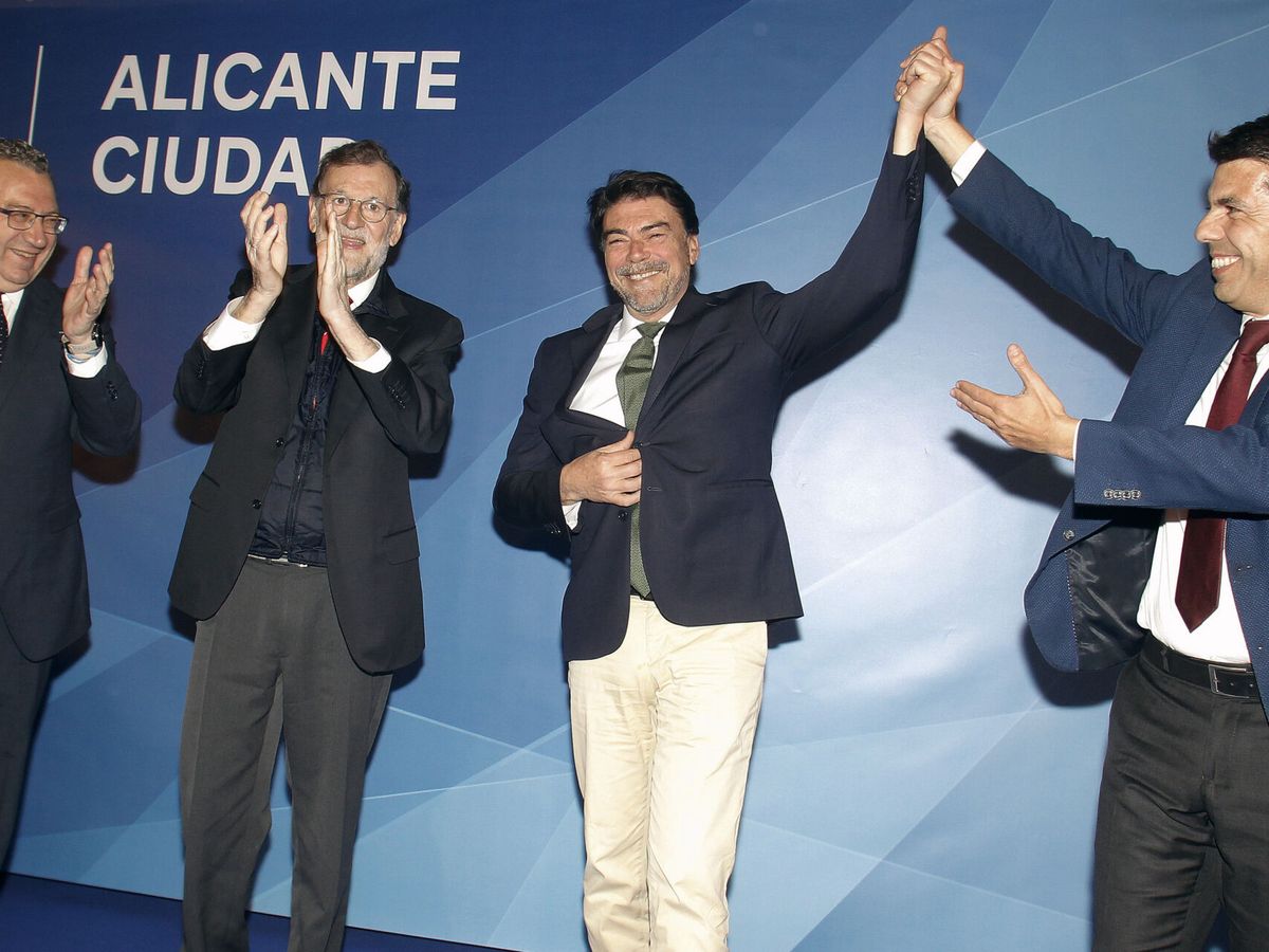 Foto: Acto de presentación de Luis Barcala como candidato del Partido Popular a la alcaldía de Alicante. En la foto, junto al expresidente del Gobierno, Mariano Rajoy (2-i), el líder del PPCV, Carlos Mazón (d), y el presidente del PP de Alicante, Toni Pér