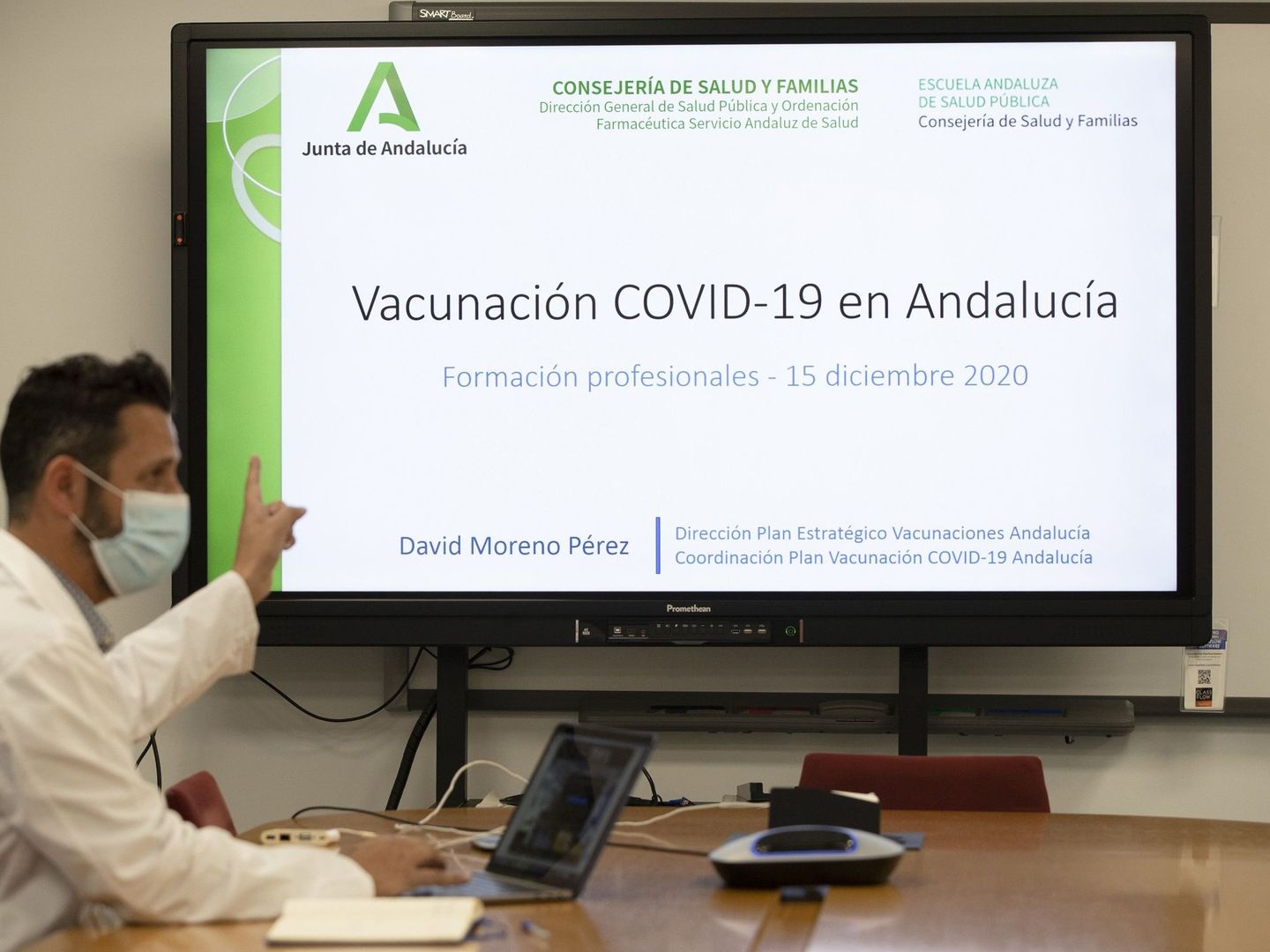 El director del Plan de Vacunas de Andalucía, David Moreno, durante una presentación. (EFE)