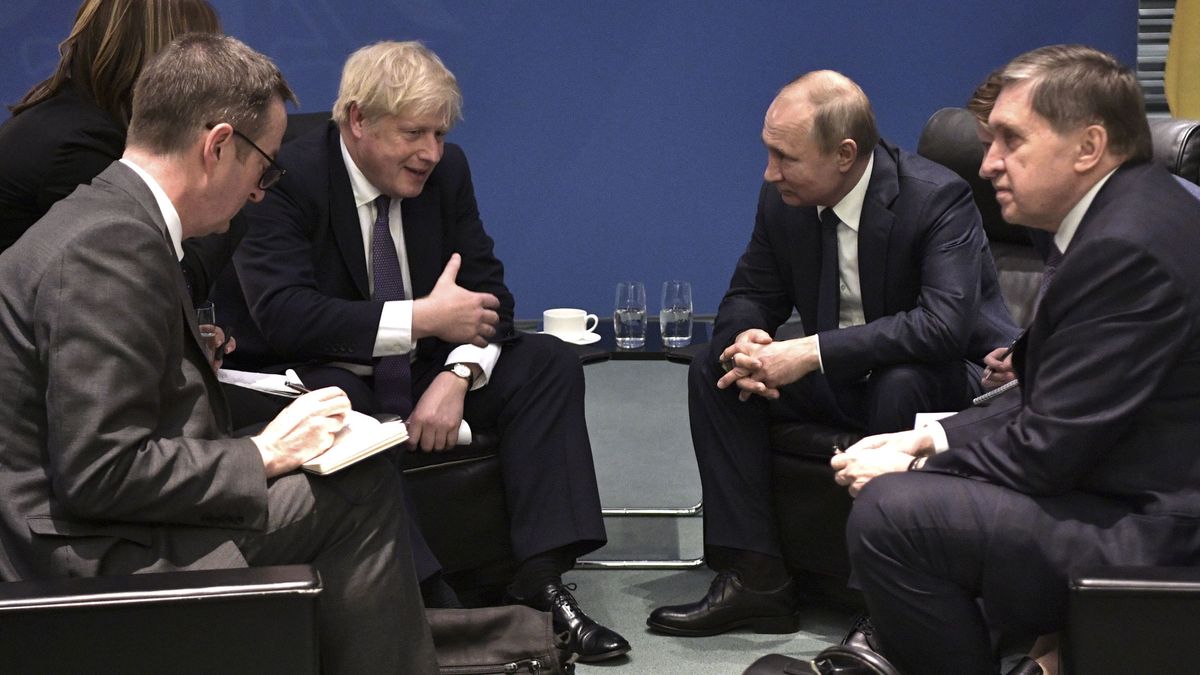 ¿Podrá Putin salvar a Boris? Los 'tories' no han tenido piedad para cargarse a sus líderes con otras guerras