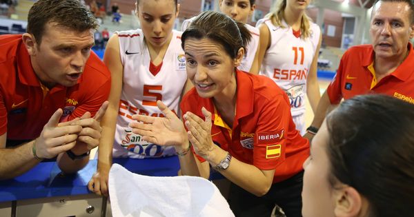Foto: Anna Caula, en un partido del Campeonato Europeo Femenino de 2014, cuando era seleccionadora española de la sub-20. (Foto: FIBE)