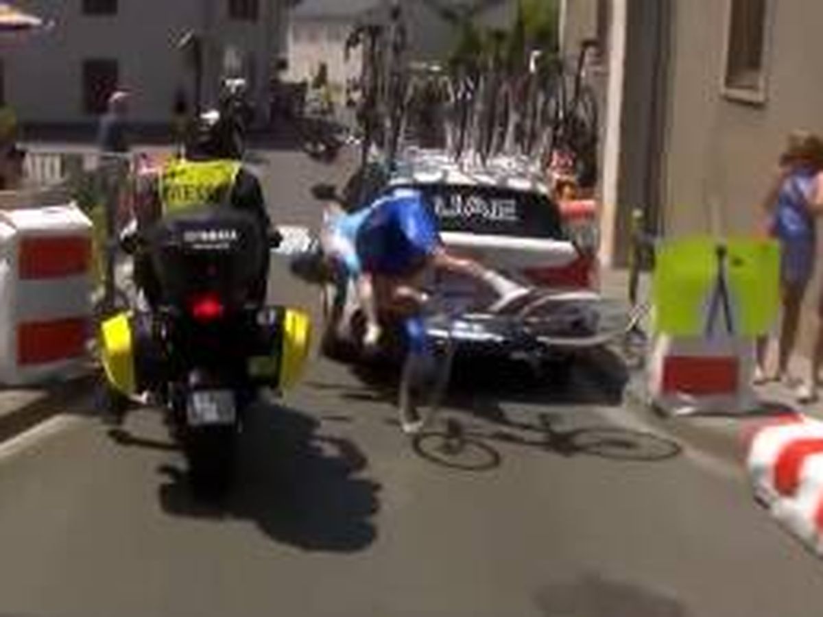 Foto: Caída de Jack Bauer, en la decimoctava etapa del Tour de Francia.