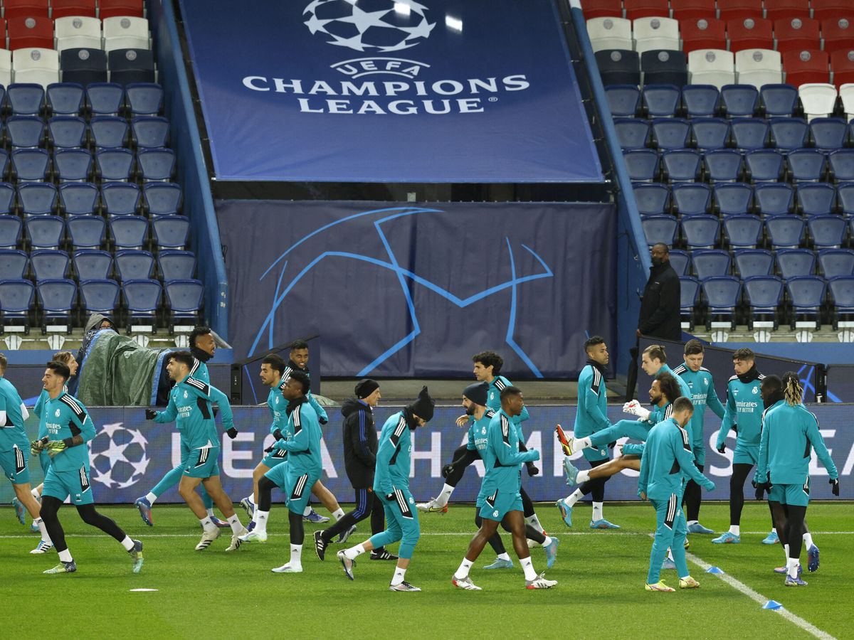 Foto: El Madrid entrena en la víspera de su partido de Champions ante el PSG. (Reuters/Gonzalo Fuentes)