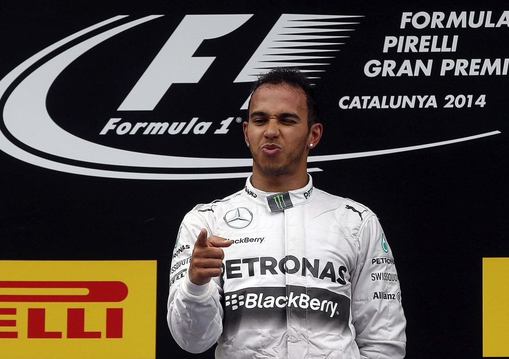Foto: Lewis Hamilton en el podio de Barcelona.