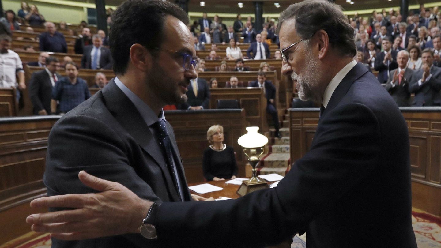 Rafael Hernando y Mariano Rajoy. (EFE)