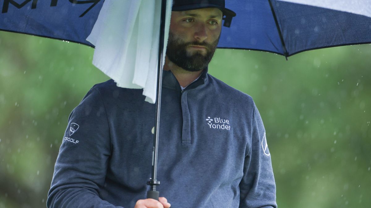 La lluvia aplaza la tercera jornada del Masters de Augusta con Jon Rahm en la lucha