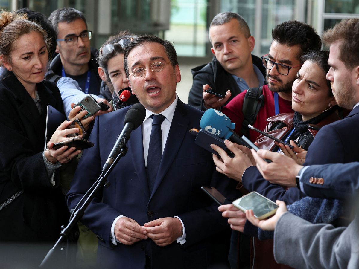 Foto: El ministro de Asuntos Exteriores, José Manuel Albares, a su llegada a la reunión. (Reuters/Yves Herman)